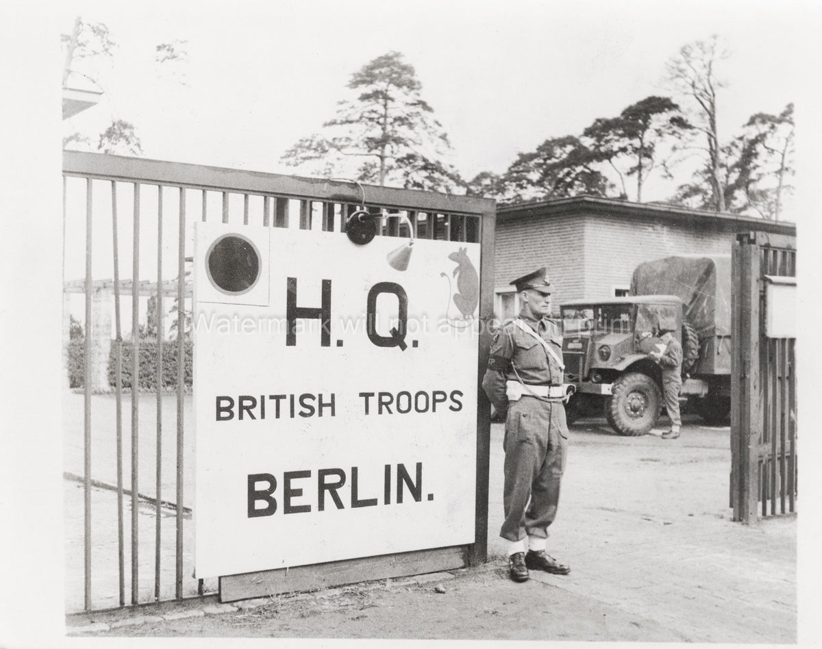 WWII British Army Headquarters Berlin Germany Soldier Guard Vtg. Photo WW2