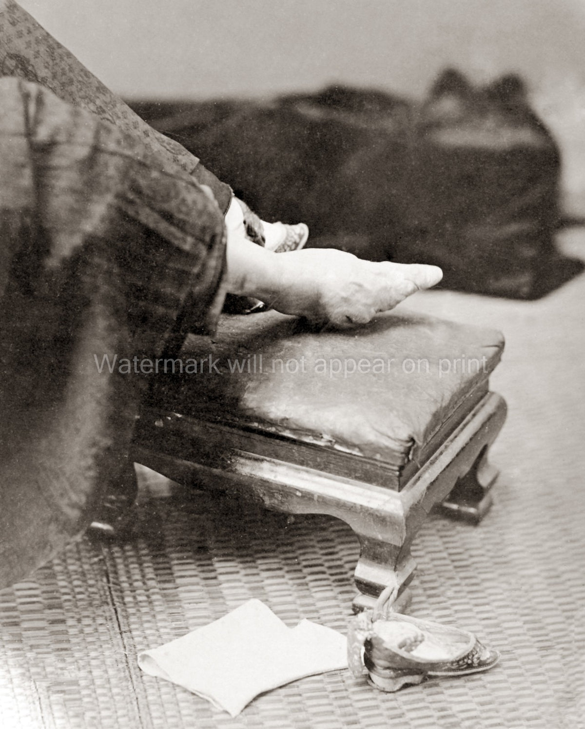 China Bound Foot Lotus Shoe Woman Custom Tradition Footstool Vtg. Photo 19thC.