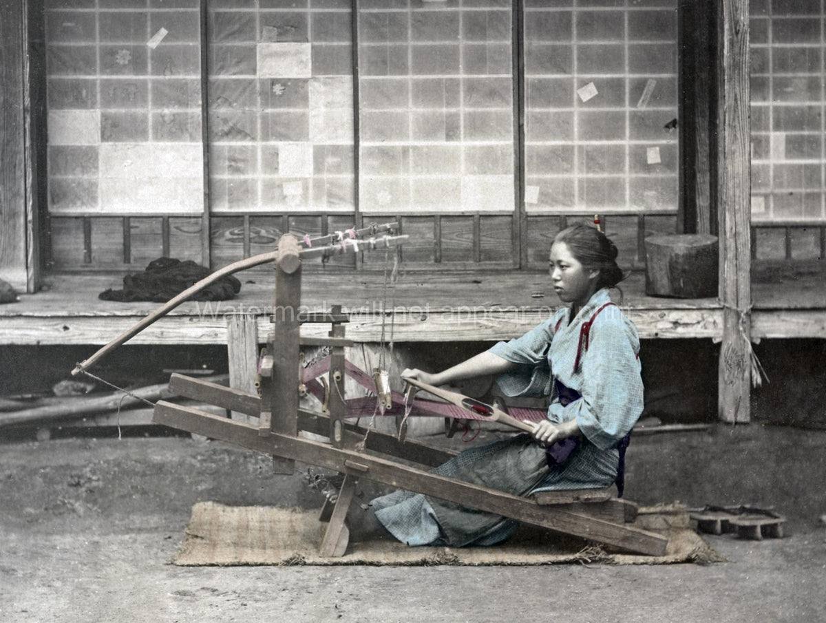Japan Girl Weaver at Traditional Loom Kimono Textile Craft Vtg. Photo 19thC.