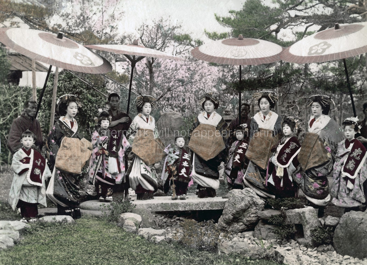Japan Oiran High Class Courtesans Kimono Parasols Garden Vtg. Photo 19thC.
