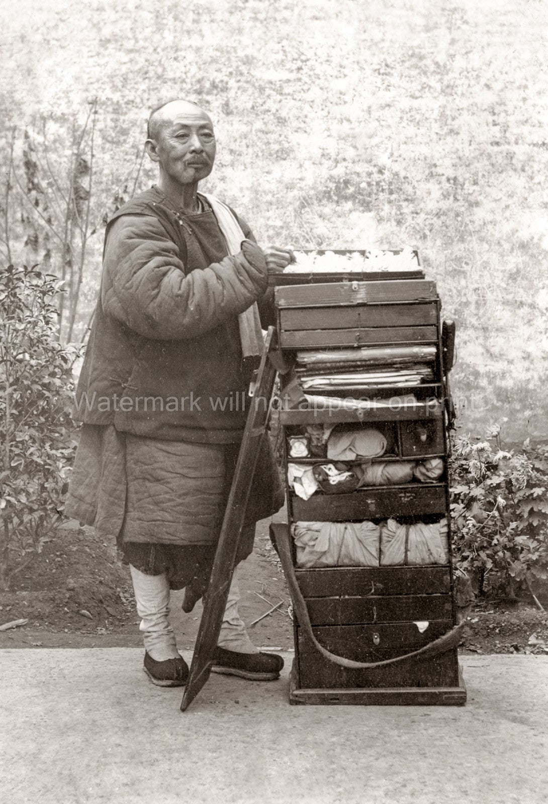 China Chinese Street Vendor Man Merchant Cloth Clothing Vtg. Photo 19thC.