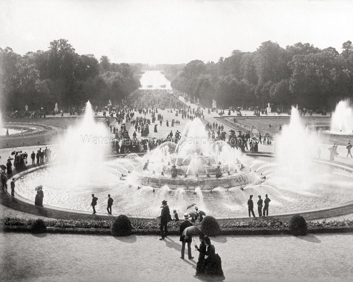 Les Grandes Eaux Versailles Fountains Gardens Crowds Palace Vtg. Photo 19thC.