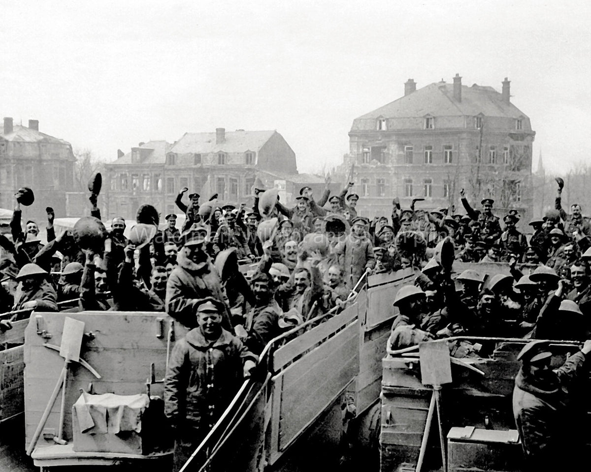 WW1 Troops Returning Home Cheering Soldiers Military Celebration Vtg. Photo