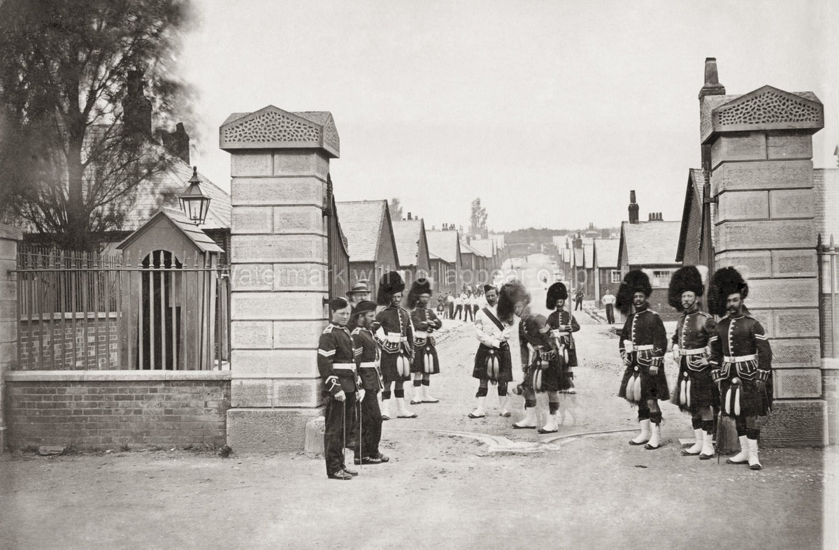 Parkhurst Albany Barracks Soldiers Scottish Highlanders Gate Vtg. Photo 19thC.