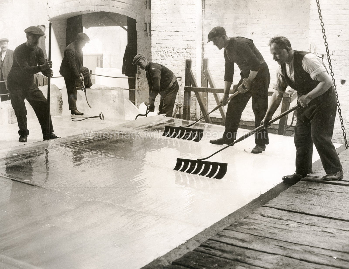 London Workmen Manufacturing Ice Factory Laborers Industrial Vtg. Photo 20thC.