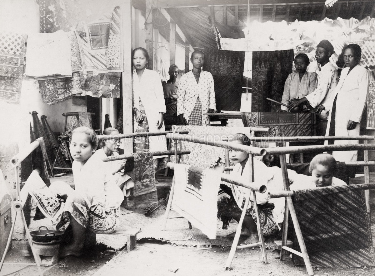 Dutch East Indies Indonesia Women Working Looms Batik Textile Vtg. Photo 19thC.