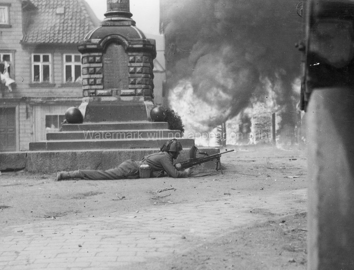 Uelzen Germany WWII 15th Scottish Division Soldier Machine Gun Vtg. Photo WW2