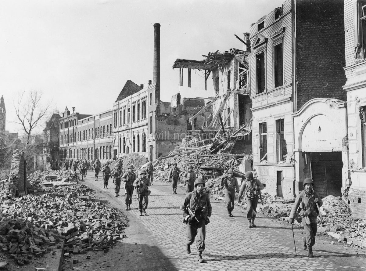 9th Army Soldiers Running Ruined Neuss Germany WWII Vtg. Photo WW2