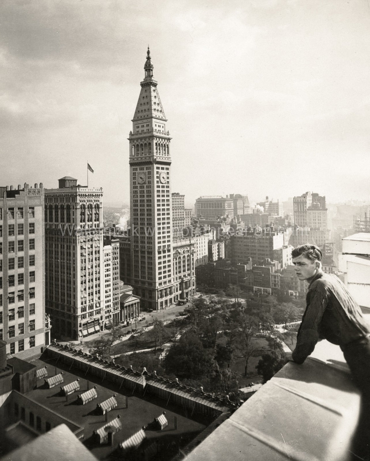 New York Met Life Tower Man Rooftop Cityscape Architecture Vtg. Photo 20thC.