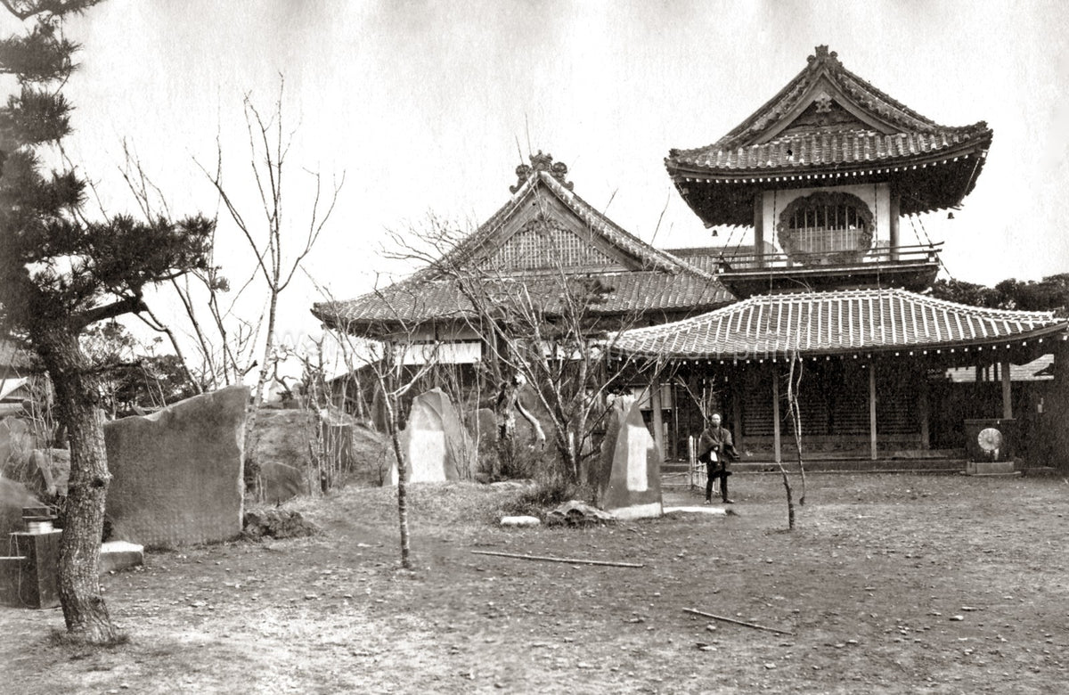 Tokyo Japan Drum Tower Yedo Temple Garden Architecture Man Vtg. Photo 19thC.
