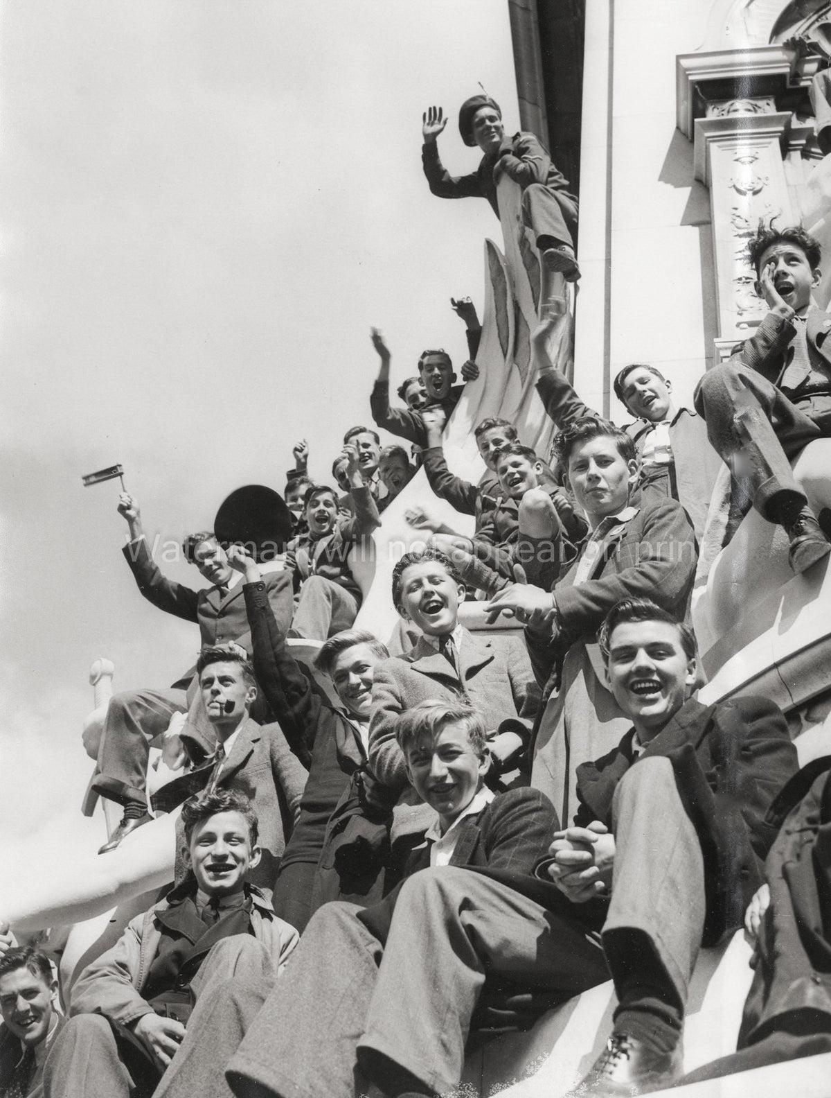 London VE Day Crowds Cheering End War Celebration WWII Vtg. Photo WW2
