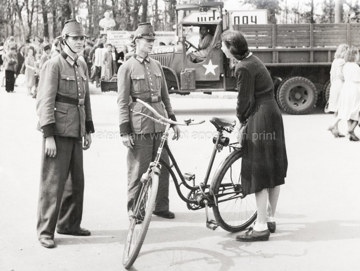 Berlin World War II Black Market Action German Police Soldiers Vtg. Photo WW2