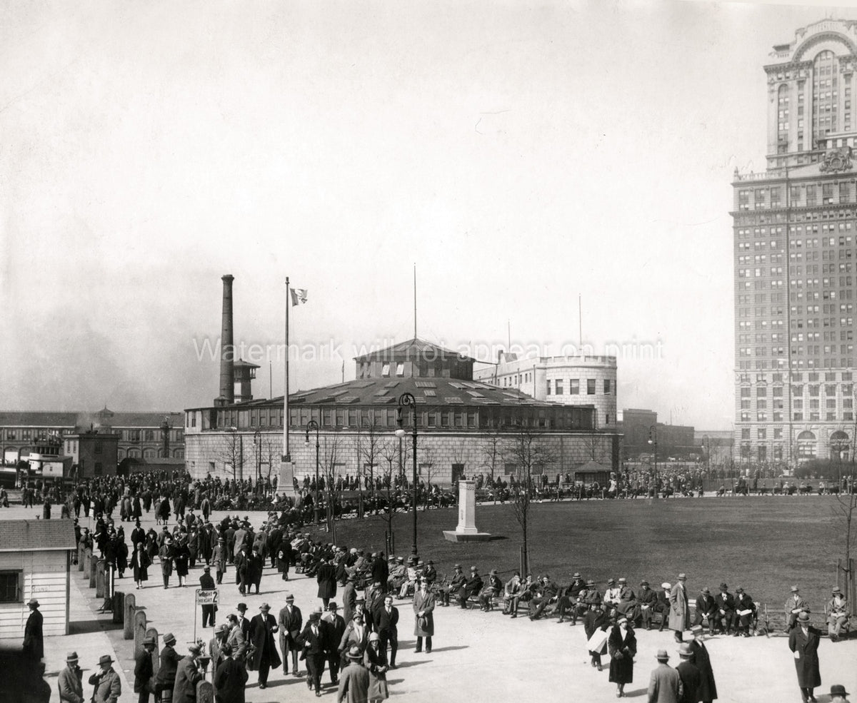 Battery Park New York Crowds Castle Clinton Skyscraper Vtg. Photo 20thC.