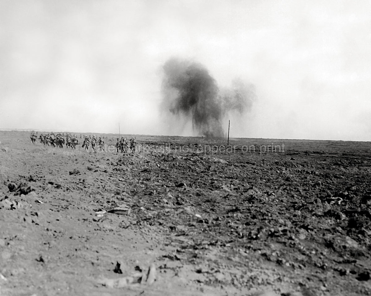 WW1 WWI Support Troops Advancing Soldiers Battlefield Combat Vtg. Photo